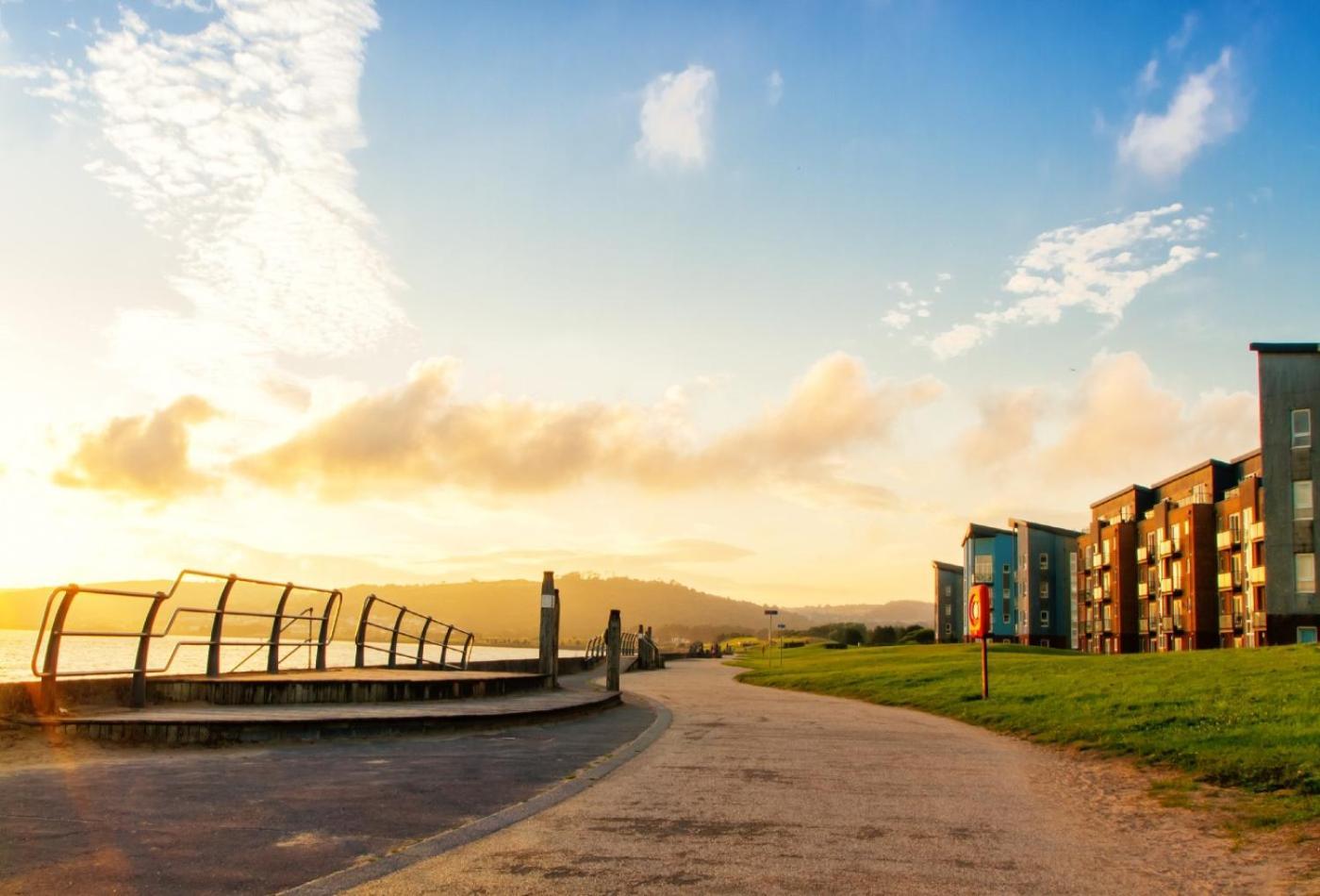 Sea View Apartment At The Beach! لينيلي المظهر الخارجي الصورة